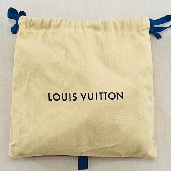 Louis Vuitton Monogram Carré Rising Confidential Silk Scarf Beige/Black – NWT - Picture 8 of 9